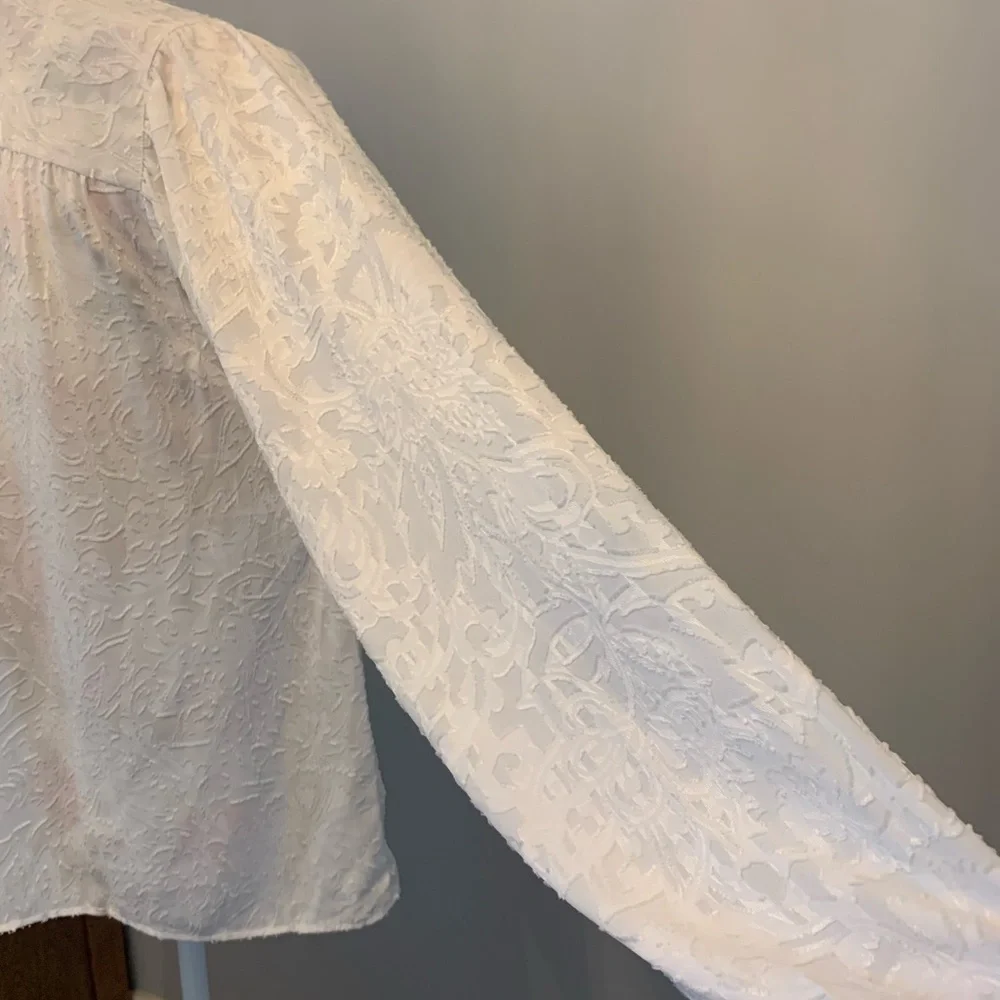 Gorgeous Loft off white shirt - Picture 4 of 9